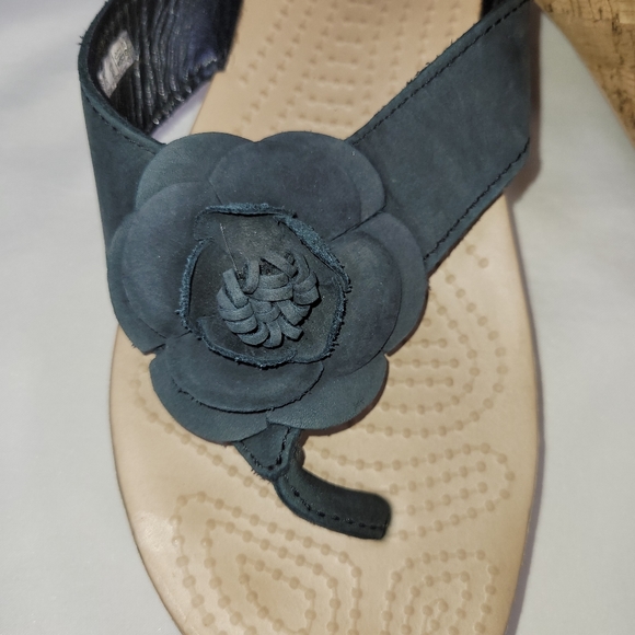 Crocs Flower Detail Slide On Strap Low Cork Wedge Sandal Shoe Size 8 - Picture 6 of 10